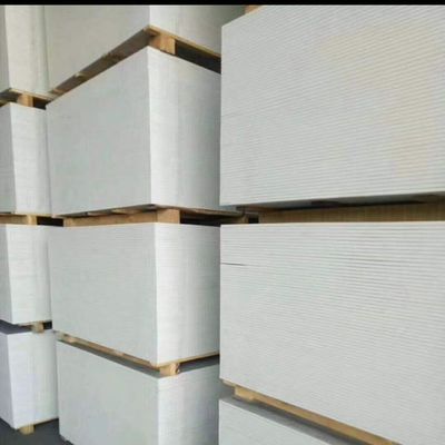 Buitenmuurbekleding Brand- en waterdicht bord in modern ontwerp voor appartementen gevel