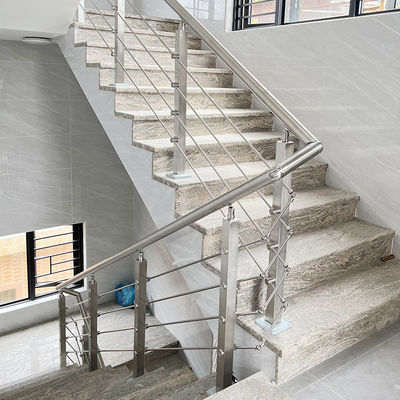 Appartement Interieur Prefabriekeerde bewerkte ijzeren trappen Railing Modern ontwerp voor appartementen