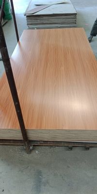 Professionele productiesteun Vochtbestendige melamine in moderne ontwerpstijl