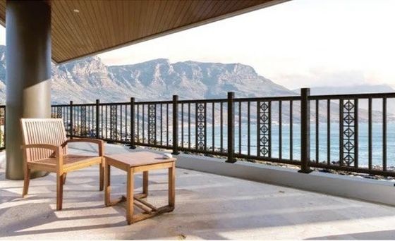 Buitenruimte van aluminium, balkon, trappenrail voor wandmontage in appartementen