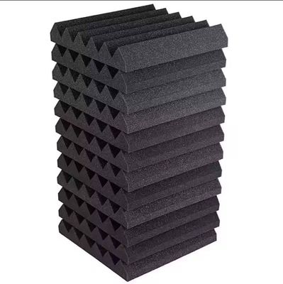 Fabrikantens supergeluidsisolatiemateriaal PU-schuim met een dichtheid van 14-60 kg/m3 in zwart
