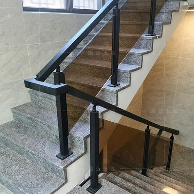 Moderne design stijl Wand gemonteerde trap Tempered Glass Railing met Post Baluster