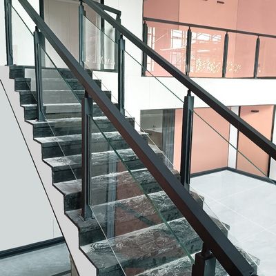 Moderne design stijl Wand gemonteerde trap Tempered Glass Railing met Post Baluster