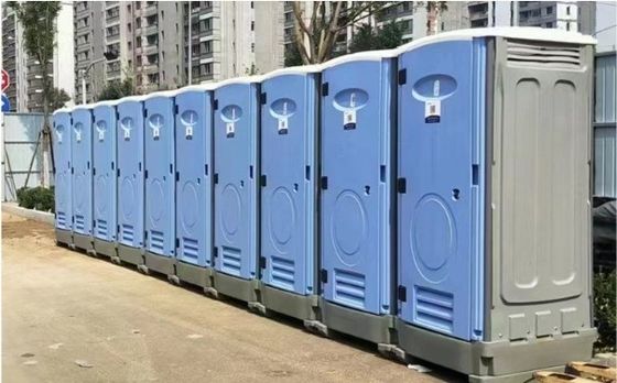 Draagbare toiletten voor buitenshuis Trailer-toilet voor samenhangende bouwplaatsen Douche kamer