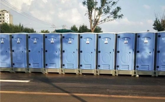 Draagbare toiletten voor buitenshuis Trailer-toilet voor samenhangende bouwplaatsen Douche kamer