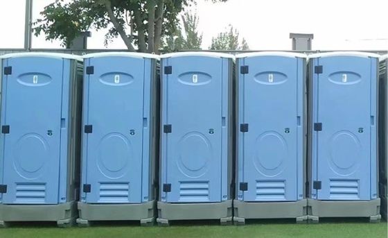 Draagbare toiletten voor buitenshuis Trailer-toilet voor samenhangende bouwplaatsen Douche kamer
