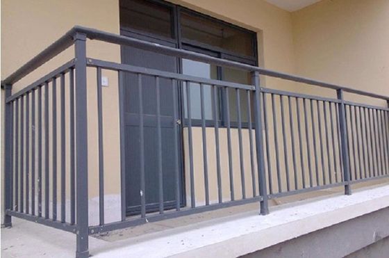Modern ontwerp roestvrijstalen trappenrail voor wandmontage in appartementen balkon
