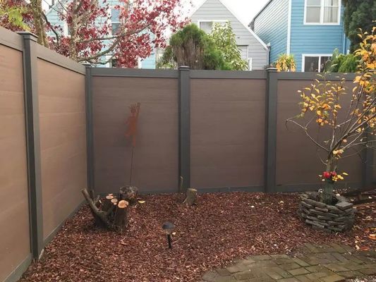 Moderne ontwerp stijl Hout Plastic Composite Fence Board Gemakkelijk te installeren en waterdicht