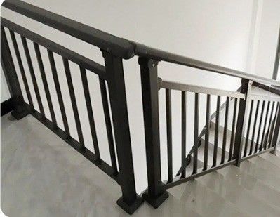 Modern design appartement balkon roestvrij staal 304 316 zwart glas trappenrail