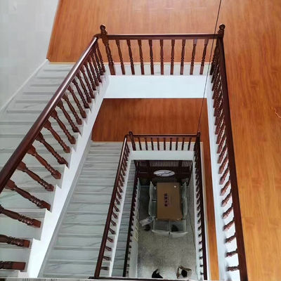 Modern kantoorgebouw Decoratieve houten trappenrail met baluster en spindels
