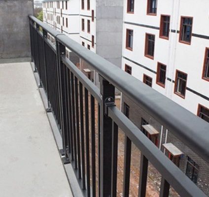 Veranda-rails / handgrepen Aluminiumhandgrepen voor kantoorgebouwen Balkonrail