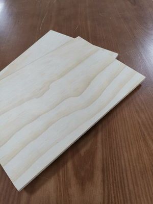 Vloeistofbestendige veneer van binnen met een gemiddelde dichtheid
