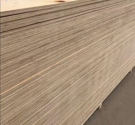 E1 18 mm 3/4 dubbelzijdig decoratief tegenlaaghout van dennenhout voor daken en buitenmuren