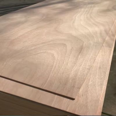Innen E1 Formaldehyde 18mm waterdichte panelen Commercieel hardhout Okoume Marine plaat 4x8